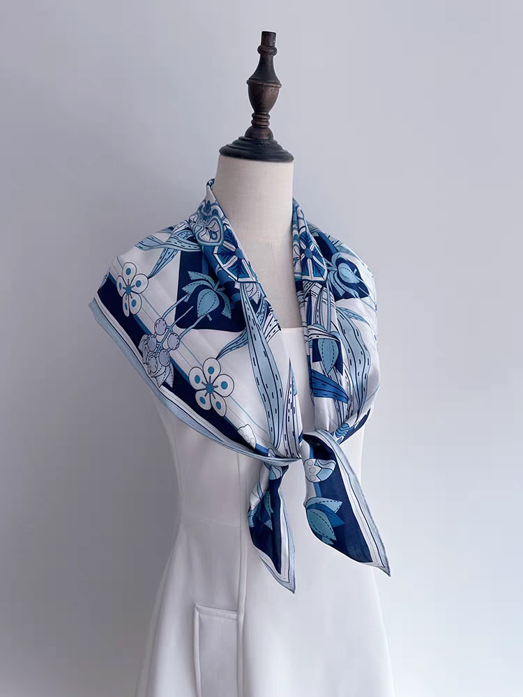 Guofeng Silk Scarf – Traditional Chinese Print Scarf for Hanfu, Qipao & Daily Wear