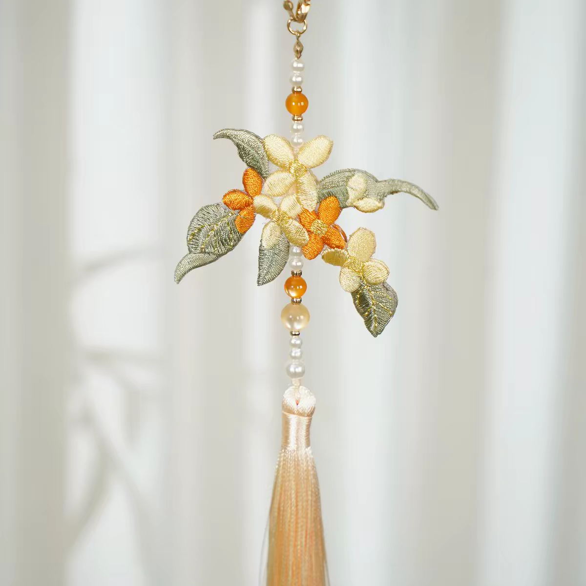 Embroidered Tassel Pendant – Traditional Hanfu Jinbu Waist Ornament, Perfect for Mamianqun & Qipao
