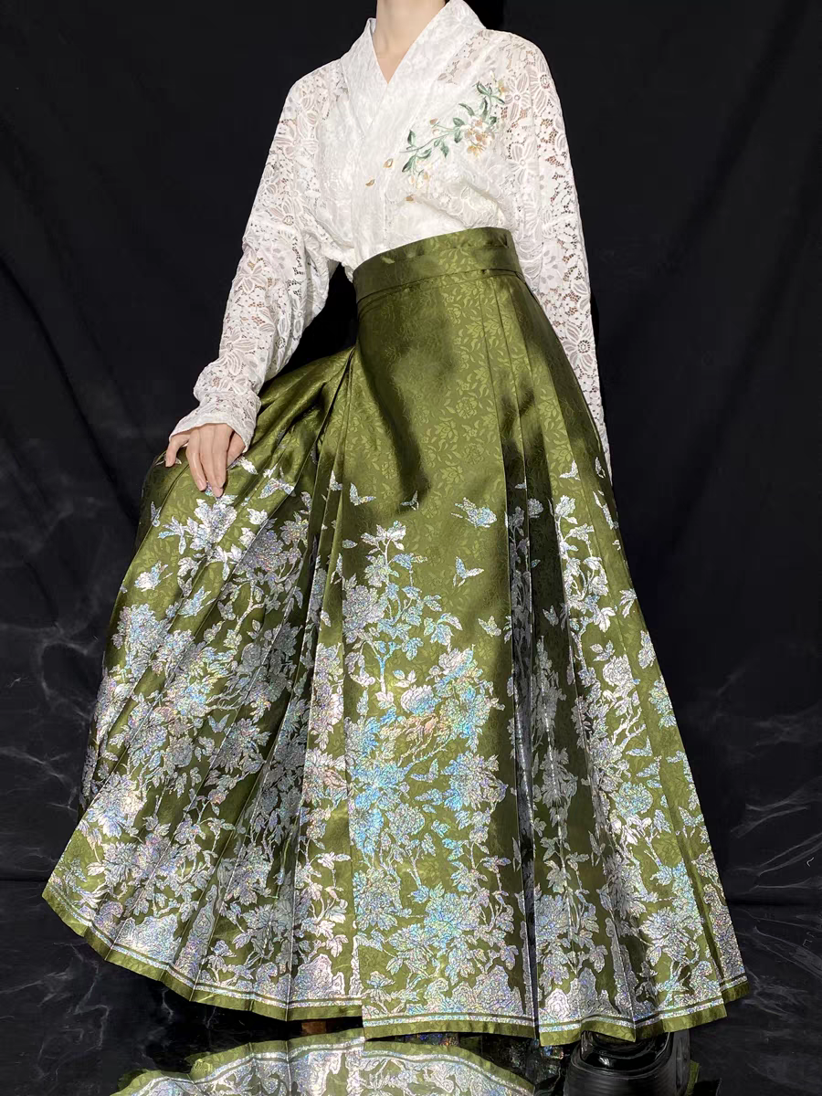 Heavy Embroidery Traditional Hanfu Mamian Skirt – Gold‑Woven Brocade (Single Skirt)