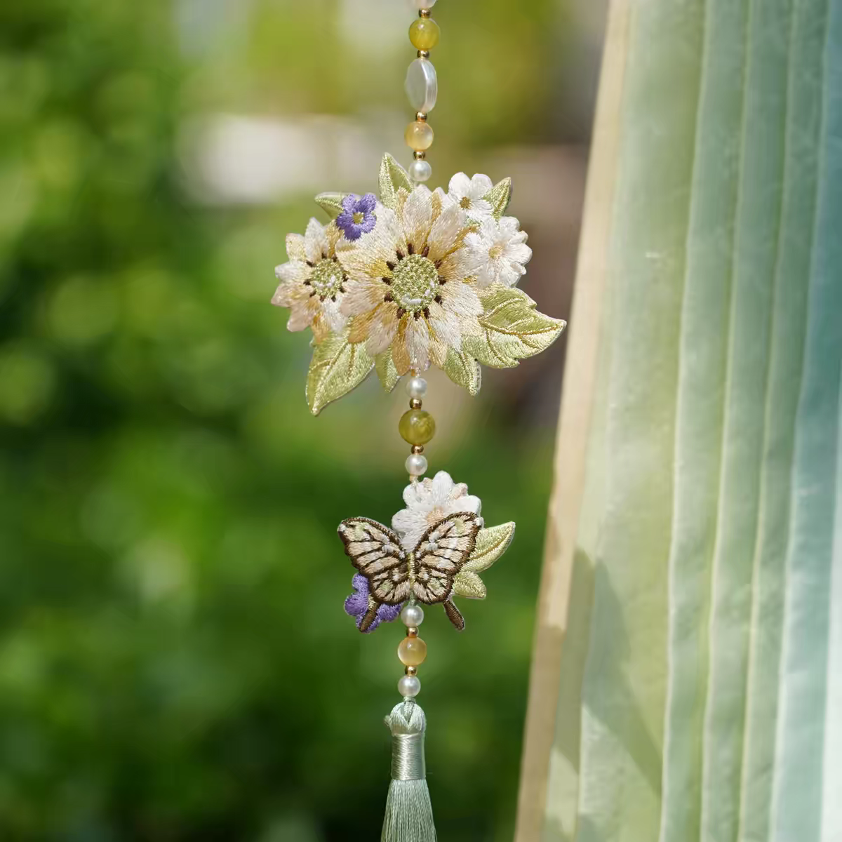 Embroidered Tassel Pendant – Traditional Hanfu Jinbu Waist Ornament, Perfect for Mamianqun & Qipao