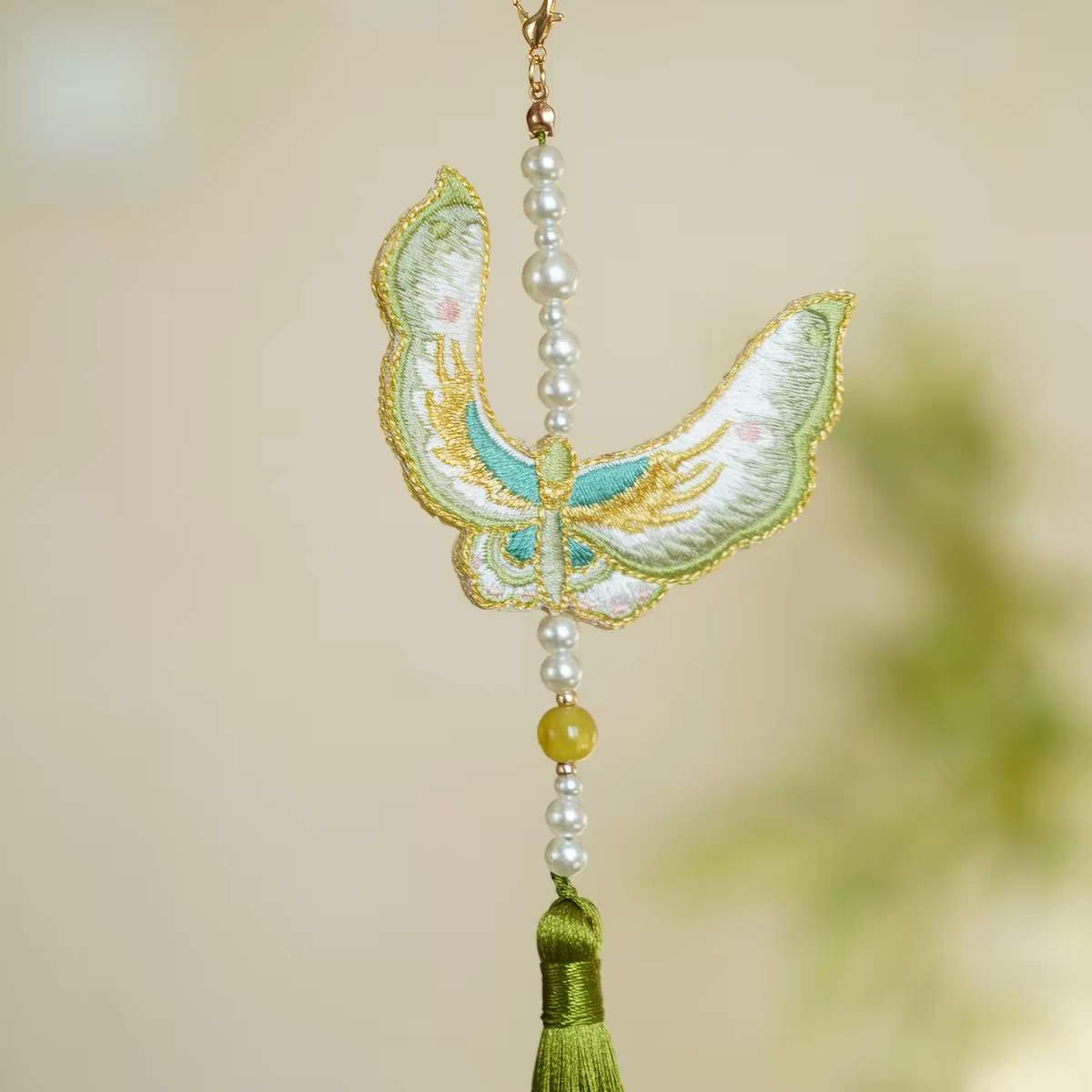 Embroidered Tassel Pendant – Traditional Hanfu Jinbu Waist Ornament, Perfect for Mamianqun & Qipao