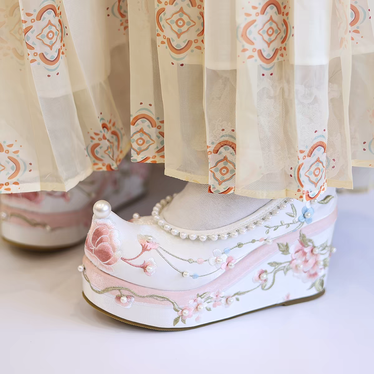 10cm Height-Increasing Chinese Embroidered Hanfu Shoes | Vintage Platform Shoes with Upturned Toe