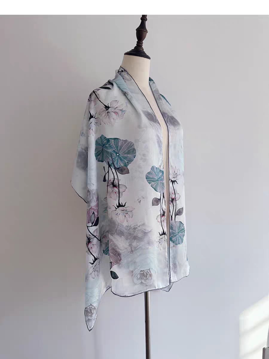 Guofeng Silk Scarf – Traditional Chinese Print Scarf for Hanfu, Qipao & Daily Wear