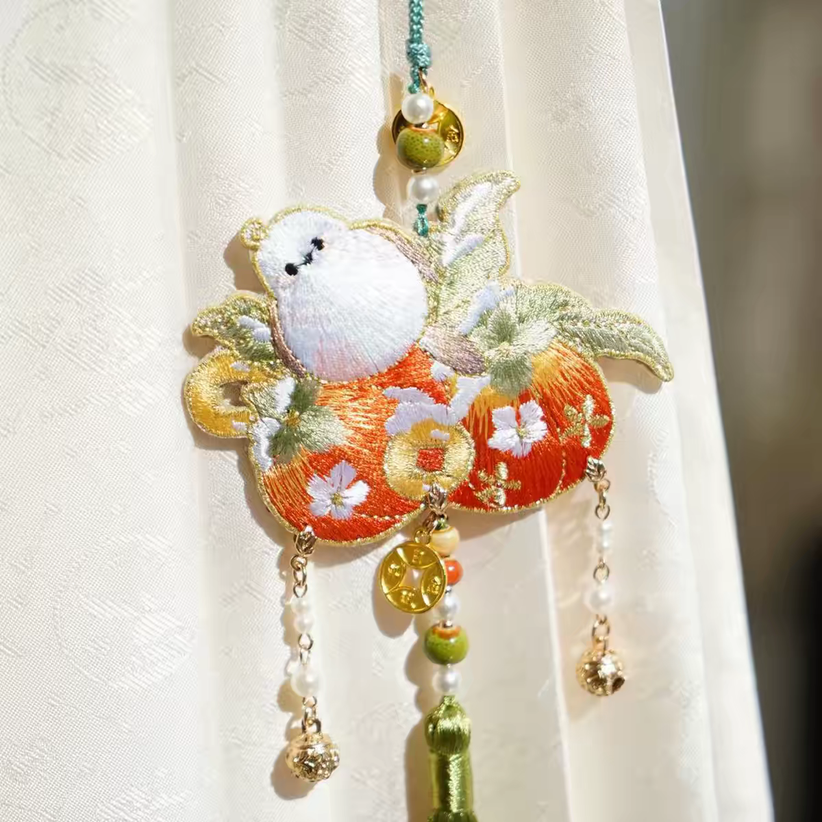 Embroidered Tassel Pendant – Traditional Hanfu Jinbu Waist Ornament, Perfect for Mamianqun & Qipao
