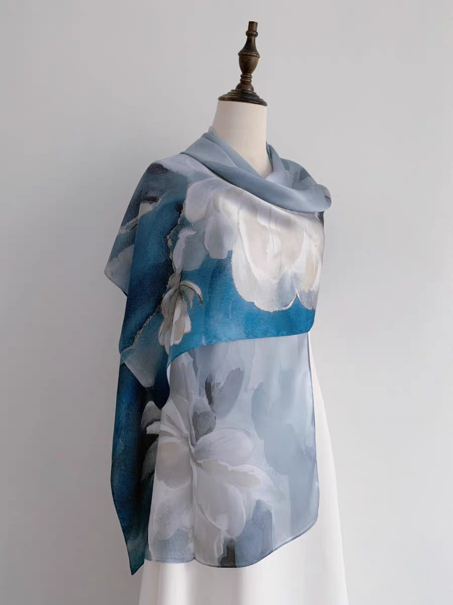 Guofeng Silk Scarf – Traditional Chinese Print Scarf for Hanfu, Qipao & Daily Wear