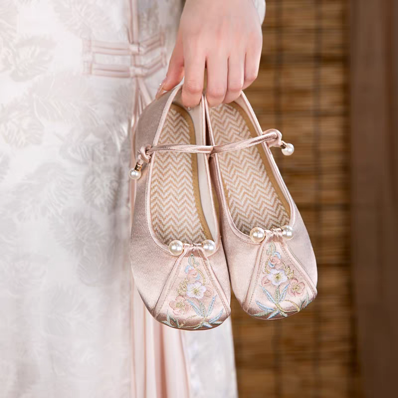 民族风绣花鞋新款圆头软底刺绣单鞋一字带旗袍鞋女配汉服古风布鞋35-40