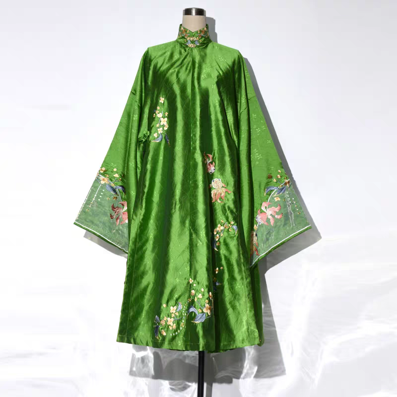 Traditional Ming-Style Hanfu Outfit with a Stand Collar Long Robe and Mamian Skirt(Pre order 45days)