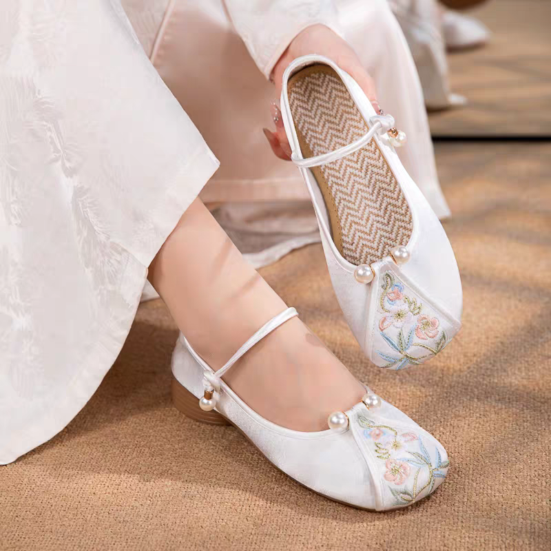 民族风绣花鞋新款圆头软底刺绣单鞋一字带旗袍鞋女配汉服古风布鞋35-40