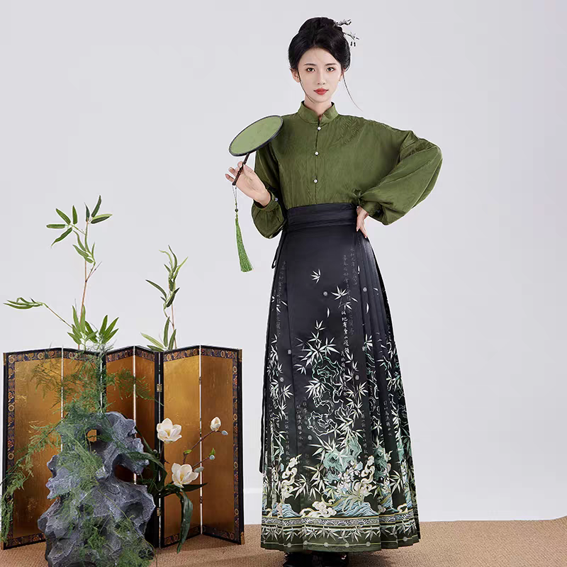 Skirt berwajah kuda, saiz S-XL