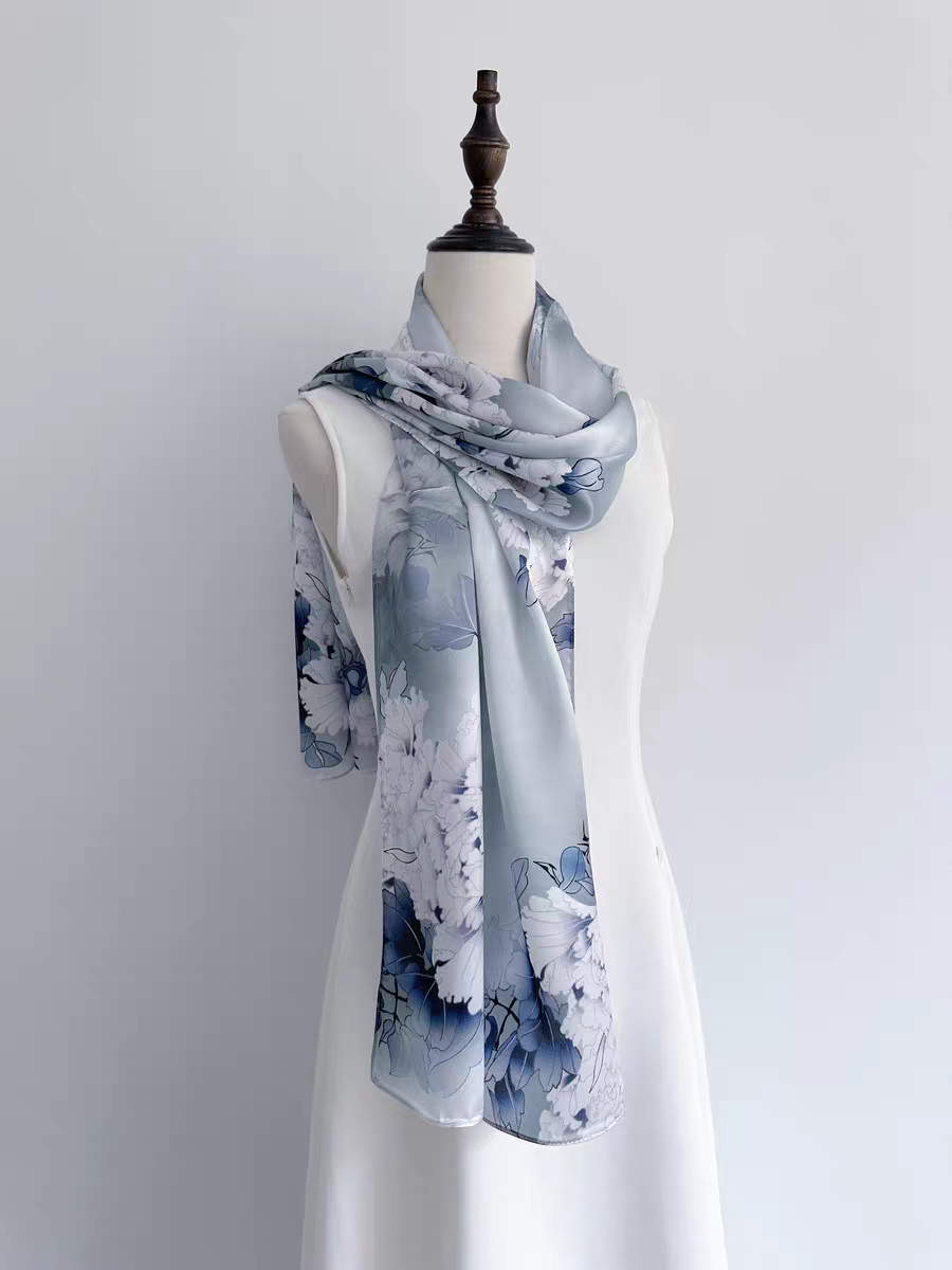 Guofeng Silk Scarf – Traditional Chinese Print Scarf for Hanfu, Qipao & Daily Wear