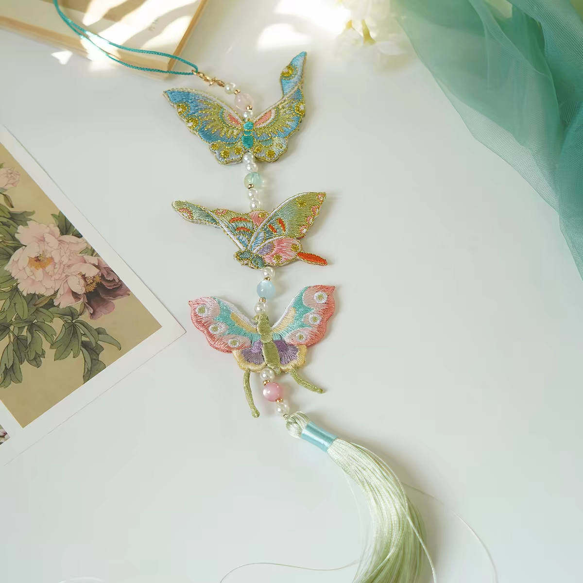 Embroidered Tassel Pendant – Traditional Hanfu Jinbu Waist Ornament, Perfect for Mamianqun & Qipao