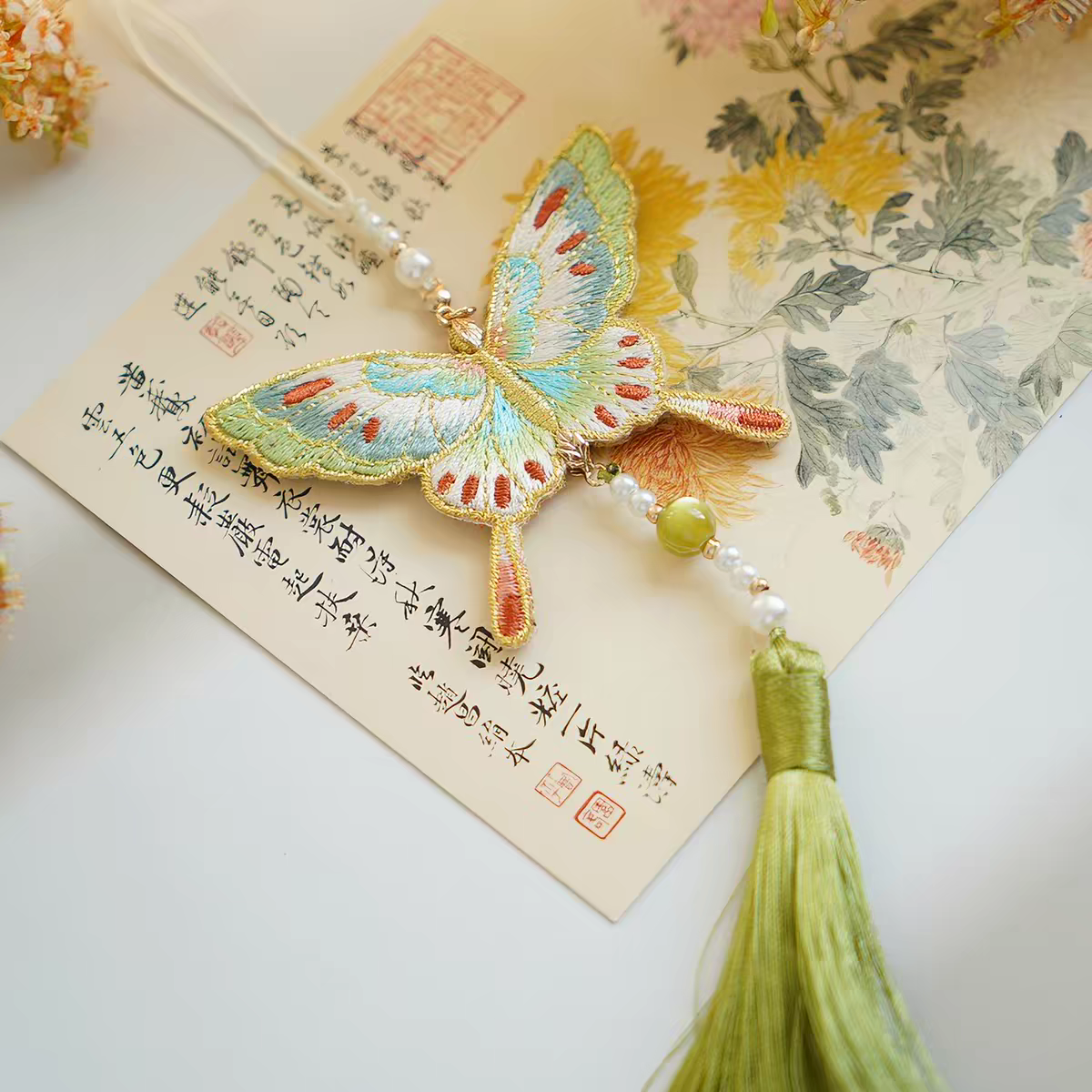 Embroidered Tassel Pendant – Traditional Hanfu Jinbu Waist Ornament, Perfect for Mamianqun & Qipao