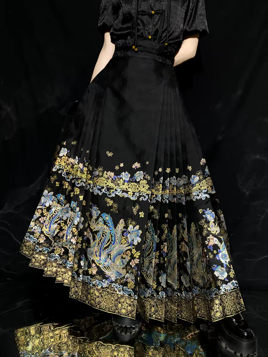 Heavy Embroidery Traditional Hanfu Mamian Skirt – Gold‑Woven Brocade (Single Skirt)
