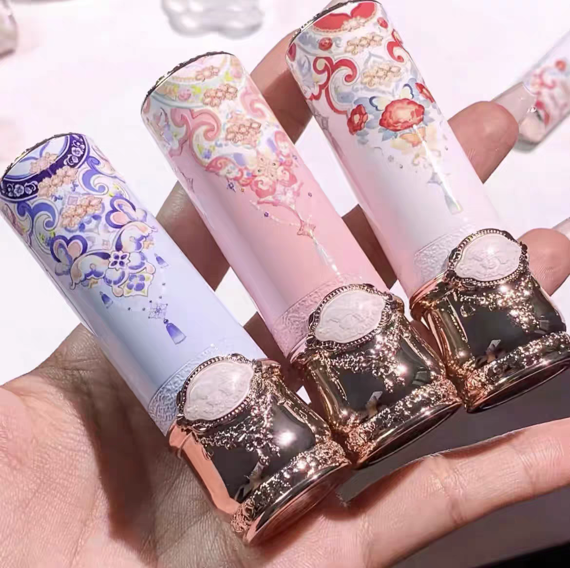 Flower Knows Butterfly Cloud Shoulder Series Solid Lipstick花知晓蝴蝶云肩系列固体口红