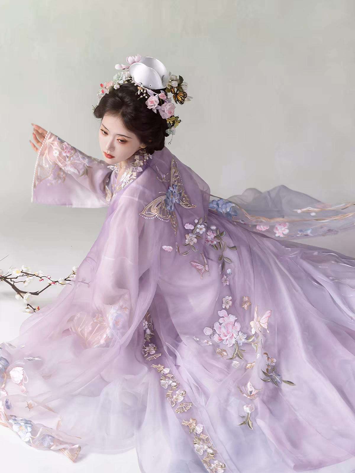 Song Dynasty-style Heavy Embroidery Large-Sleeve Hanfu Robe