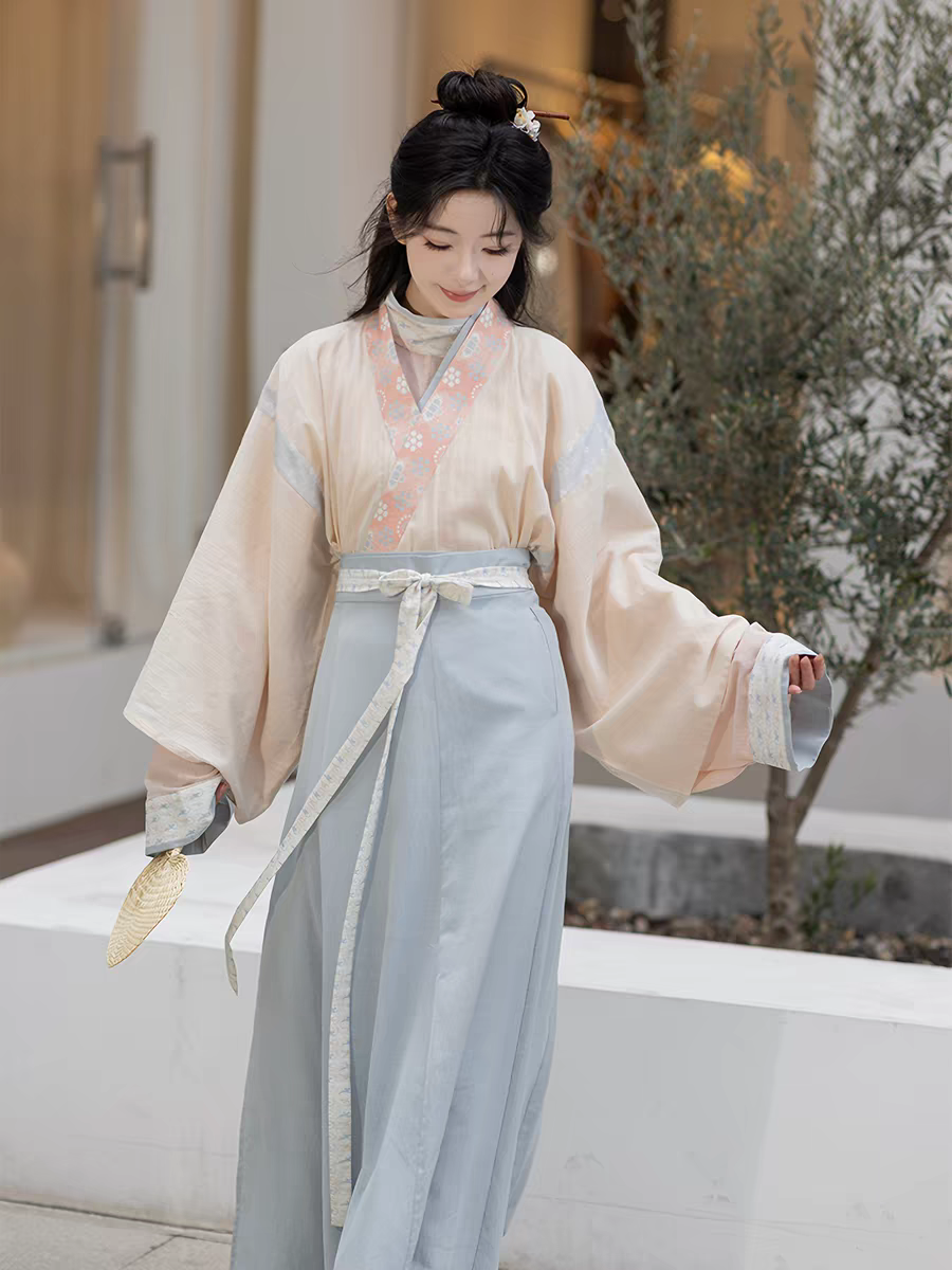 Elegant Jin Dynasty Hanfu – Top & Eight‑Panel Skirt
