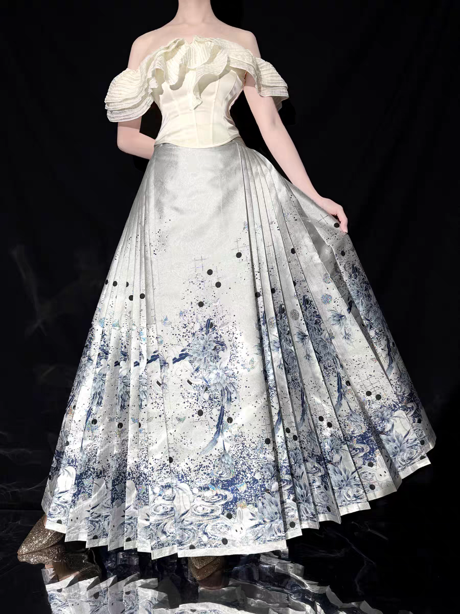 Heavy Embroidery Traditional Hanfu Mamian Skirt – Gold‑Woven Brocade (Single Skirt)
