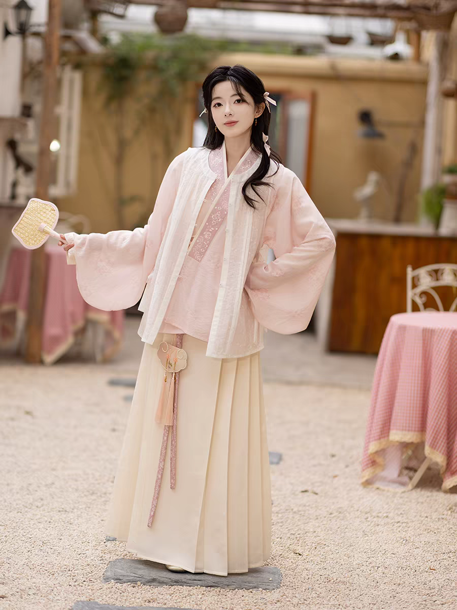 Summer Daily Hanfu – Stay Cool and Look Beautiful