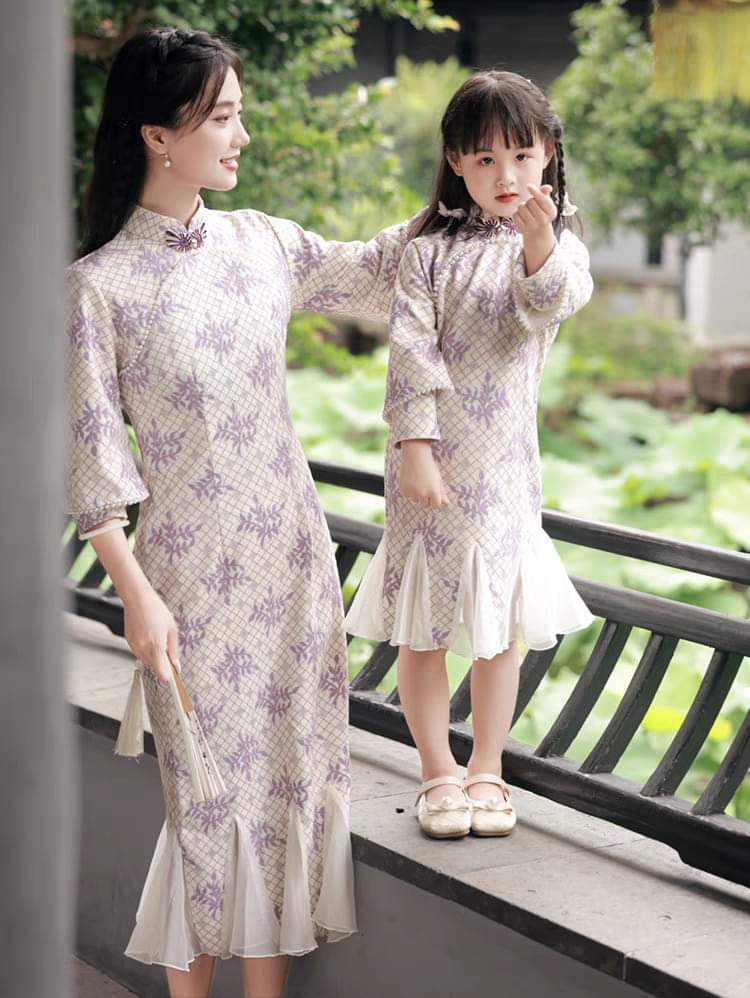 Matching mother-daughter qipao