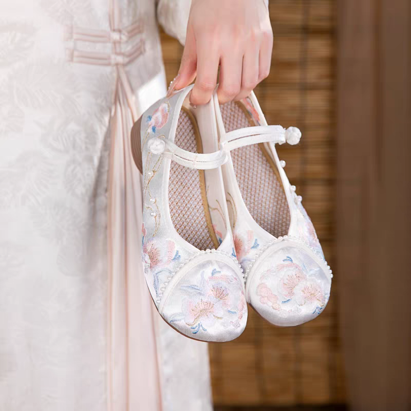 民族风绣花鞋新款圆头软底刺绣单鞋一字带旗袍鞋女配汉服古风布鞋35-40