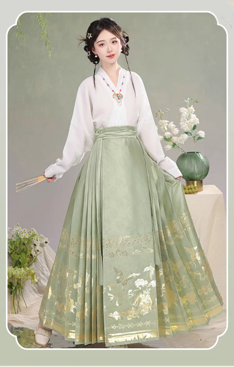 Matching candy-colored woven gold-embroidered horse-face skirt (cross-collar top + horse-face skirt)
