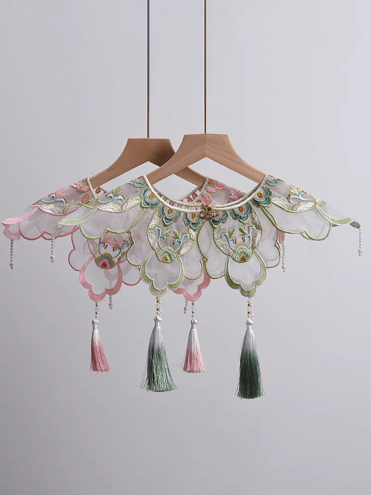 云肩Yunjian Chinese Cloud Collar – Traditional Embroidered Cape for Hanfu & Qipao